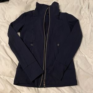 Lululemon size 4 zip up excellent condition